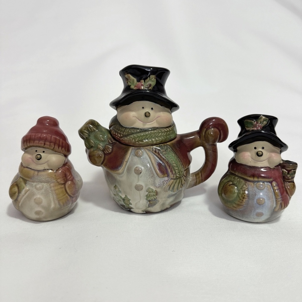 Snowman Top Hats Miniature Teapot Creamer Matching Salt & Beanie Pepper Shakers
